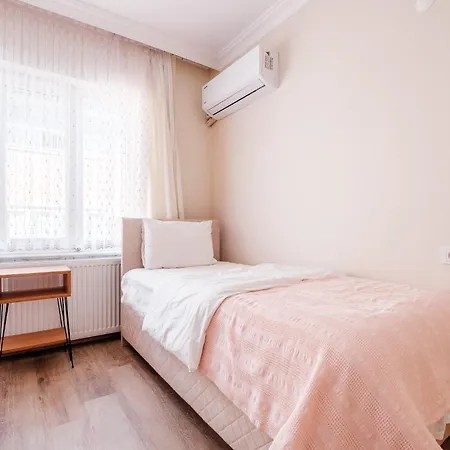 Comfy Flat With Balcony In Apartmán *