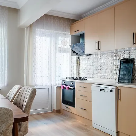 Comfy Flat With Balcony In Apartmán